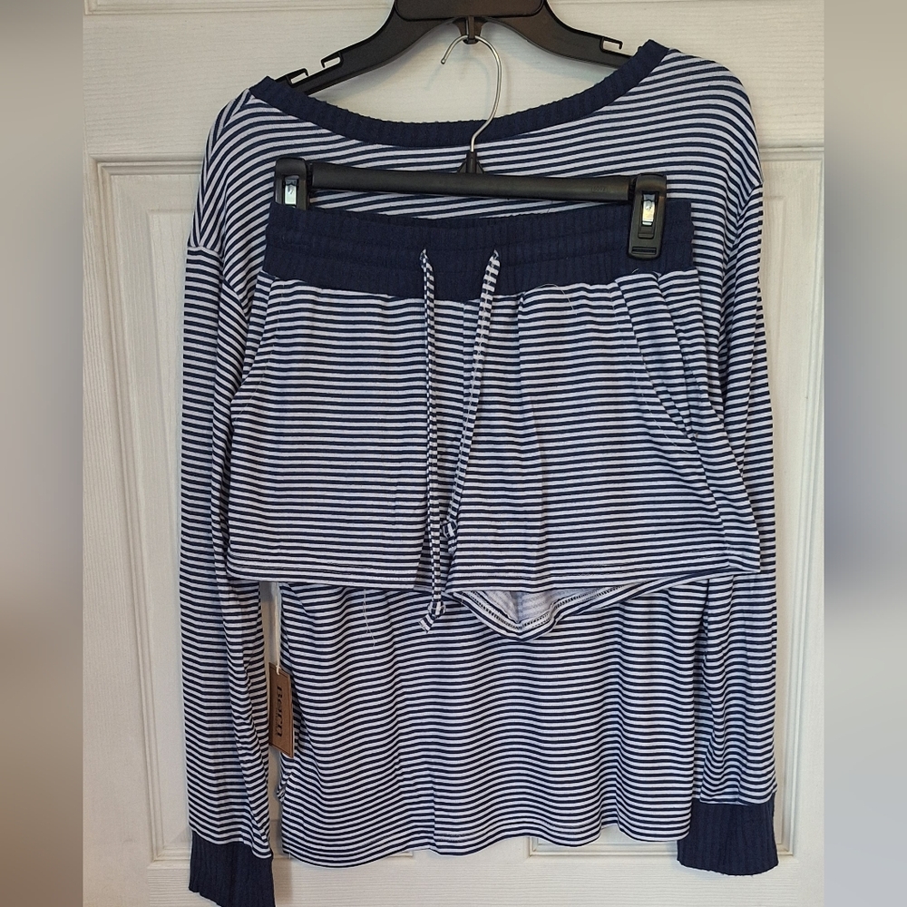 Born women's pajama set size medium navy striped supersoft nwt